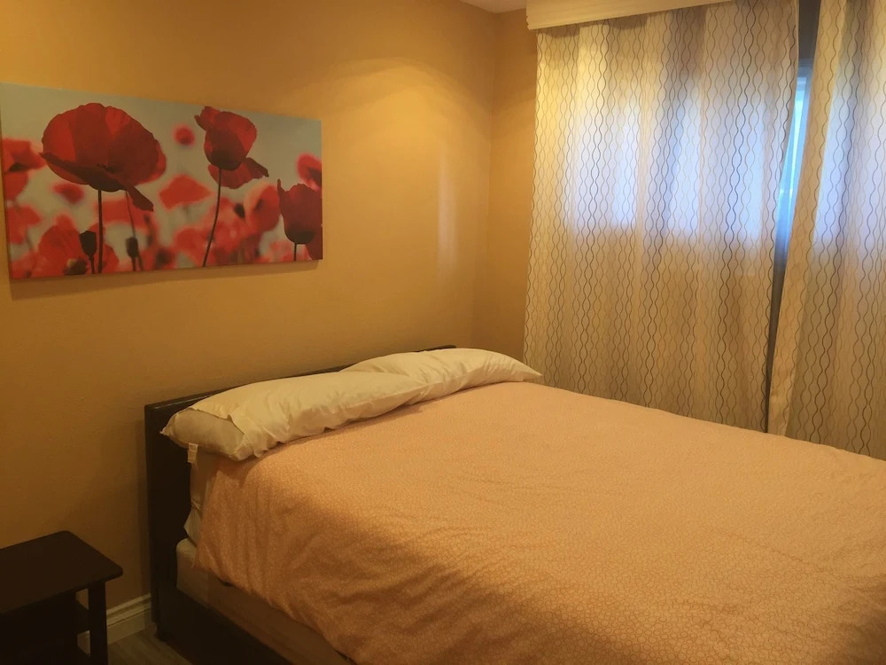 Tradewinds Airport Hotel
