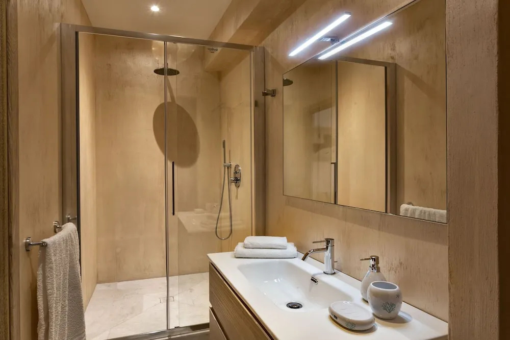 Iconic Luxury Suite