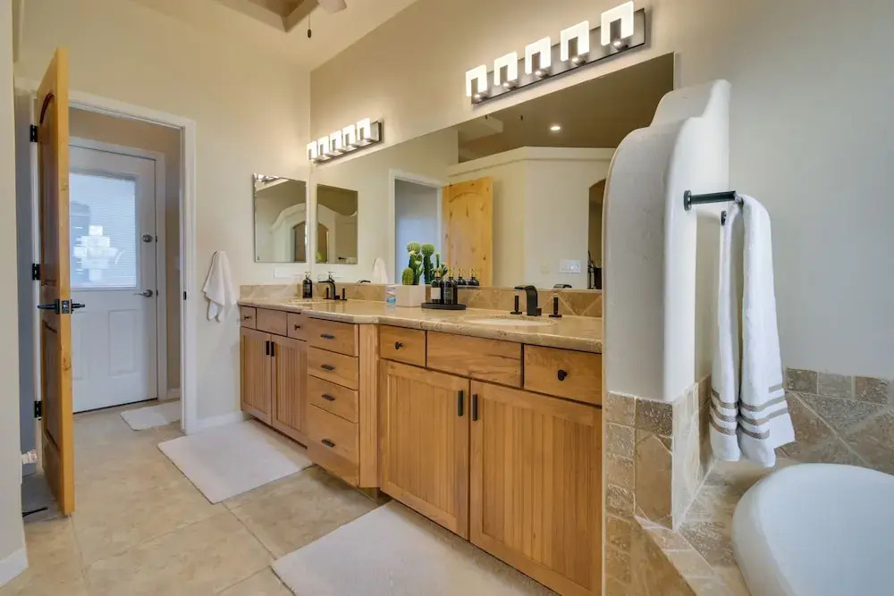 Pool & Rooftop Deck: Luxe Lake Havasu Getaway!