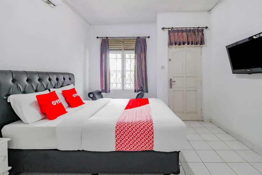 RedDoorz near Terminal Pasir Hayam Cianjur
