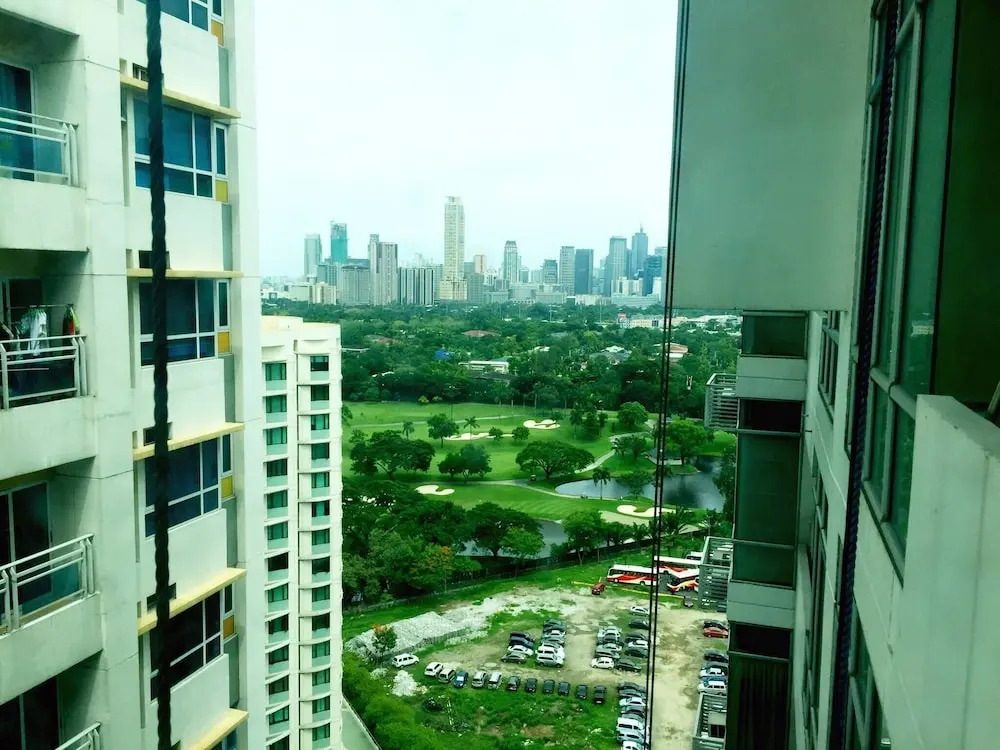 Elegant 2BR Apartment in Upscale Fort BGC Fast Wifi