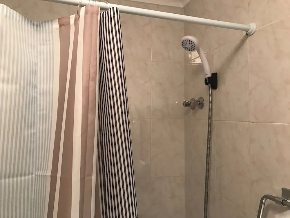 Hostal Las Cavenes Del Cabaco