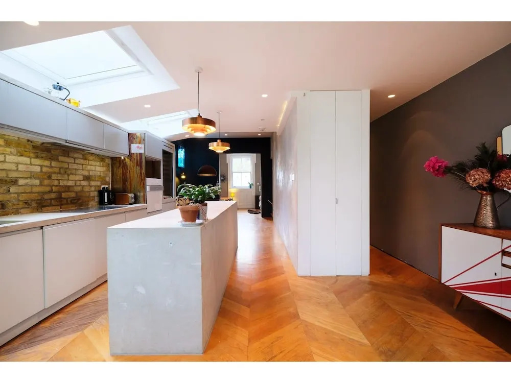 Spacious Modern 3 bed Architect-designed House