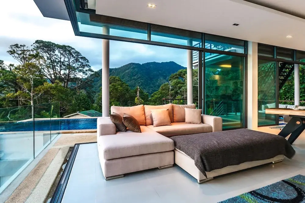 Villa Paradesa by Lofty