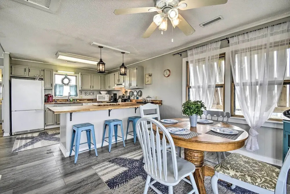 Hatteras-style Salvo Home - Walk to Shore!