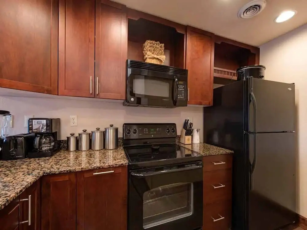 Pinnacle Condo 2 Bedroom Mountain View Home with Hot Tub