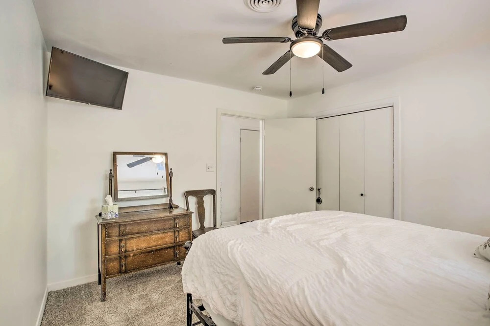 1 Mi to Main St: Brenham Retreat w/ Game Room