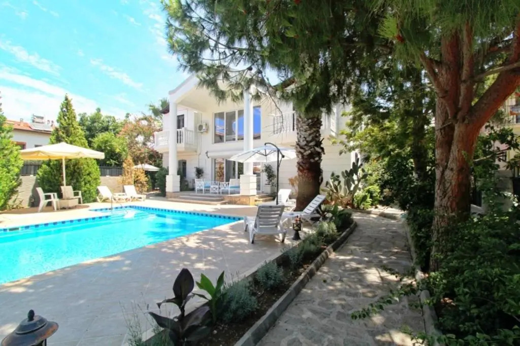 Villa Center