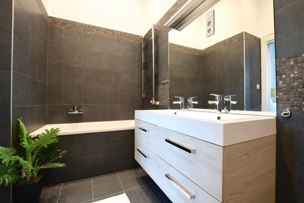 Luxury Apartment by Hi5 - Király street Suite