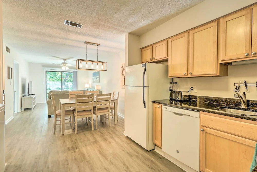 Steps to Sand: Hilton Head Island Condo w/ Pool