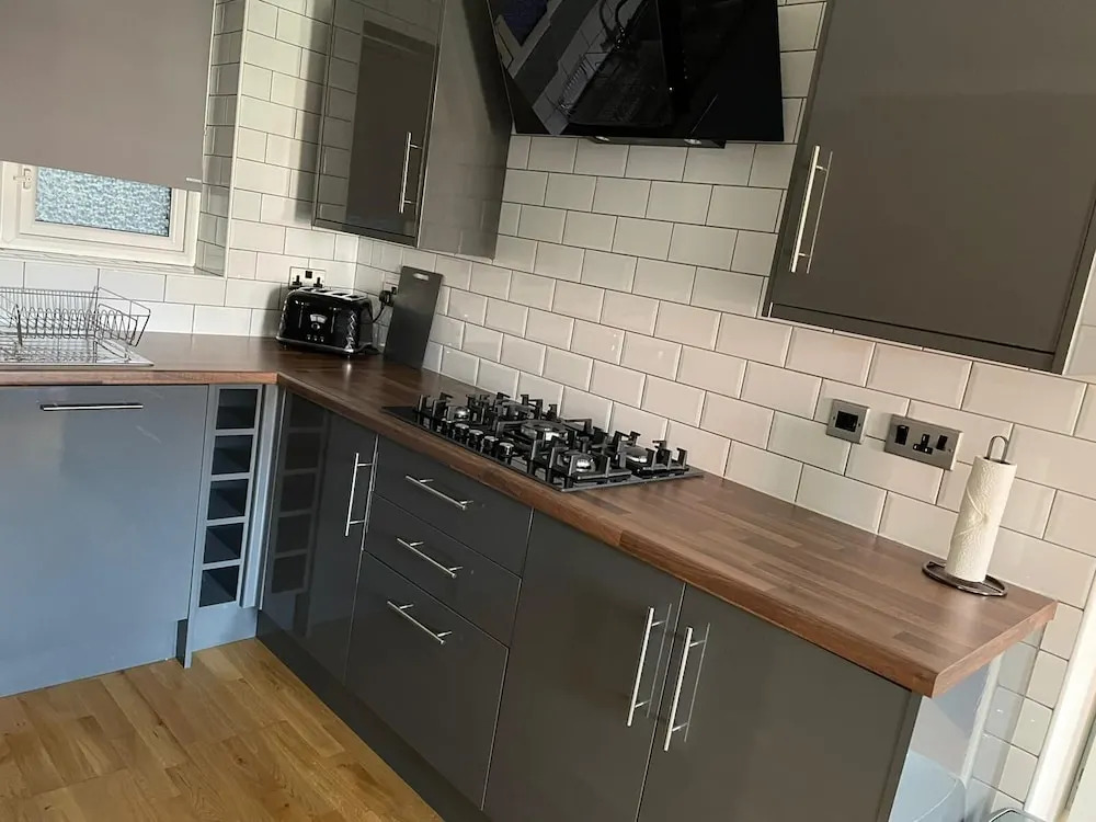 Hull Spacious Guest House-3