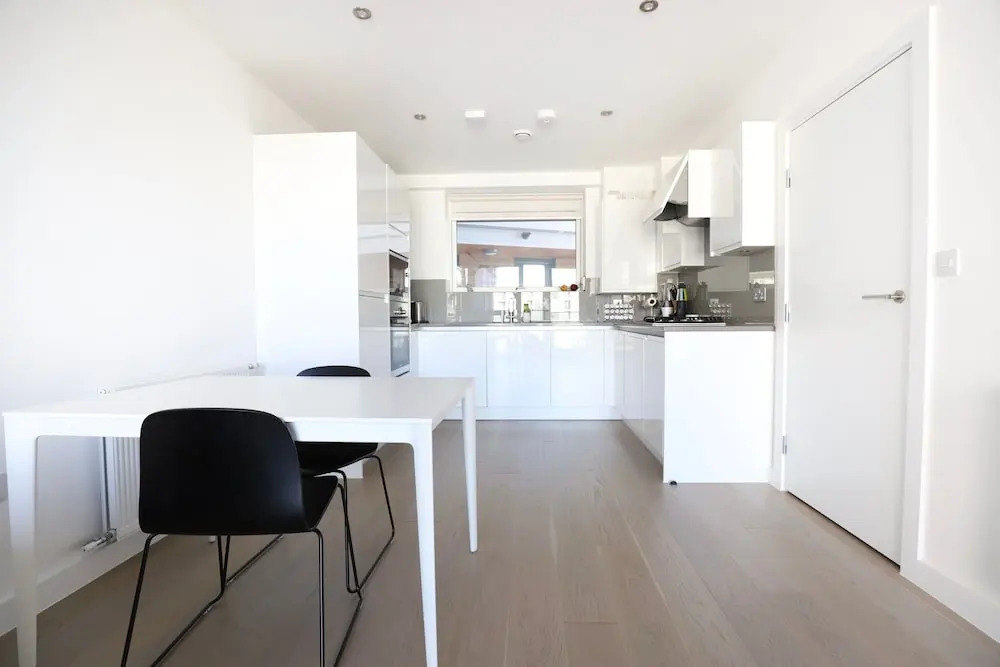 1 Bedroom Apartment With Balcony in Greenwich