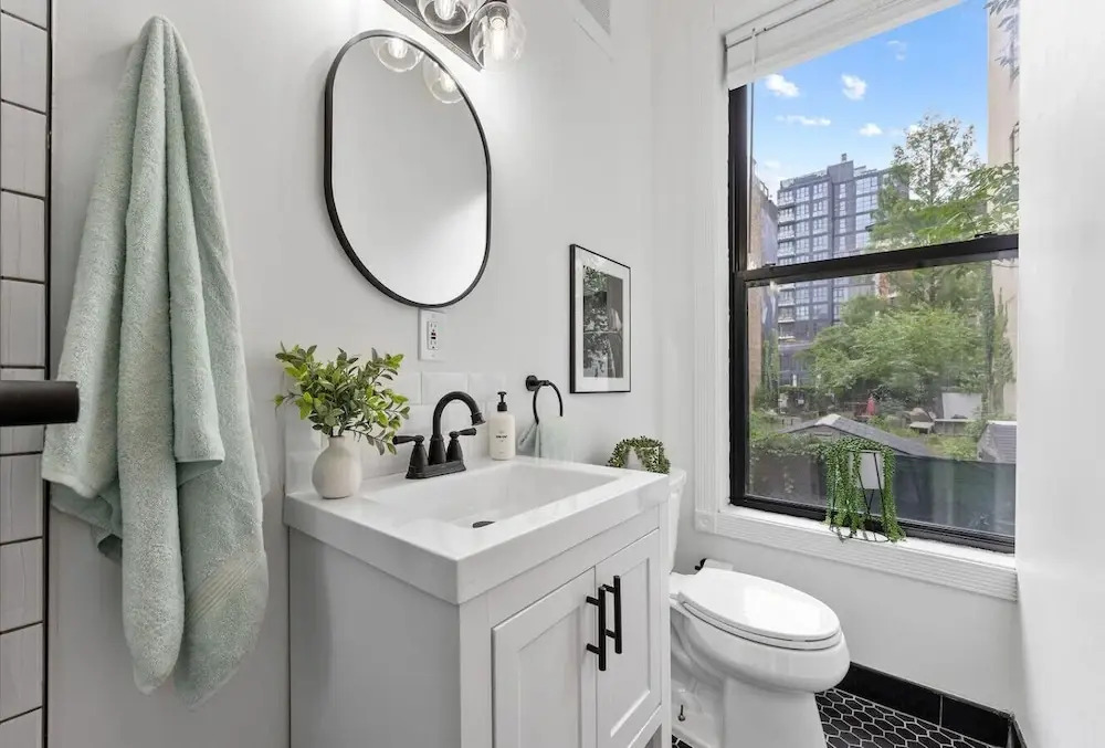 2BR 2BA in Historic Brownstone Near Subway