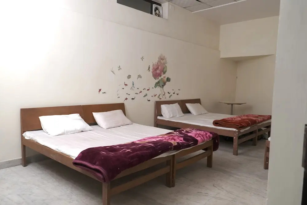 Capital O 87040 Hotel Kesar