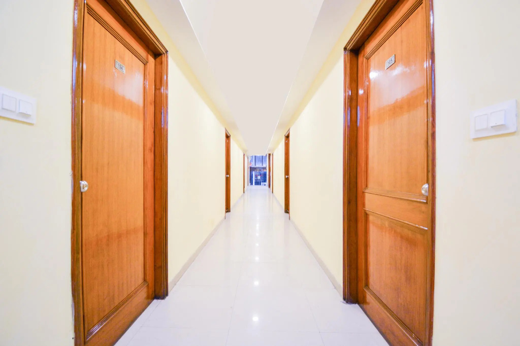 OYO 70316 Hotel Jay Vee Continental