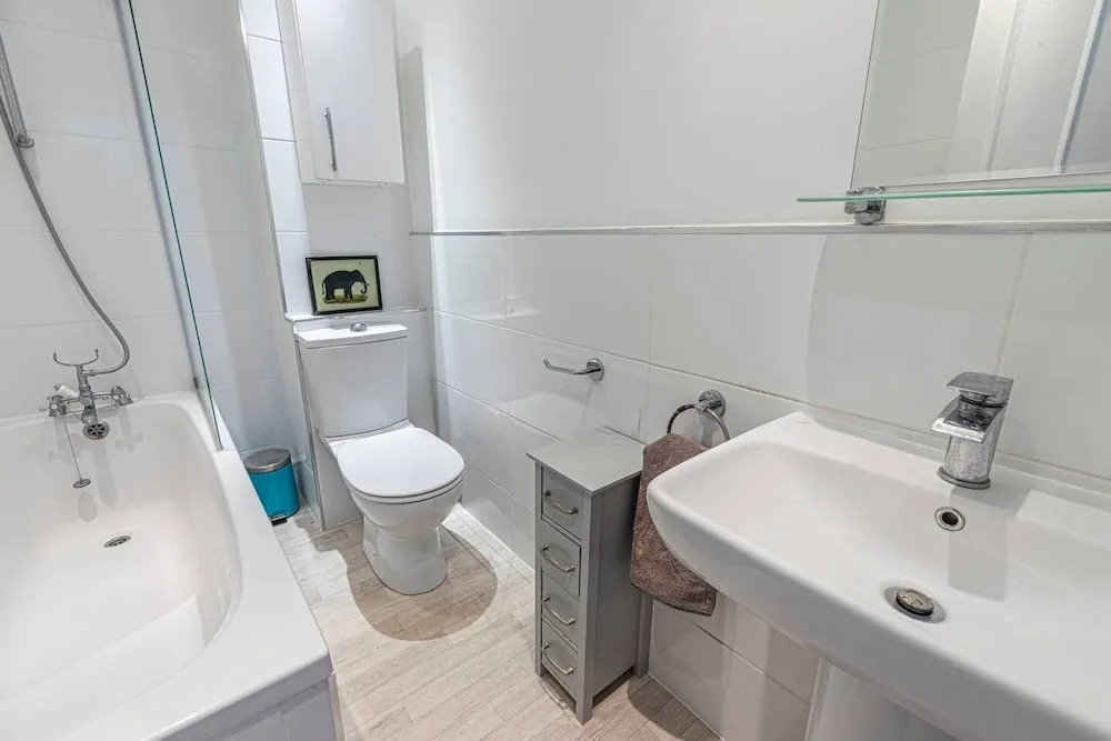 Lovely 1-bed Flat w/ Balcony in West Kensington