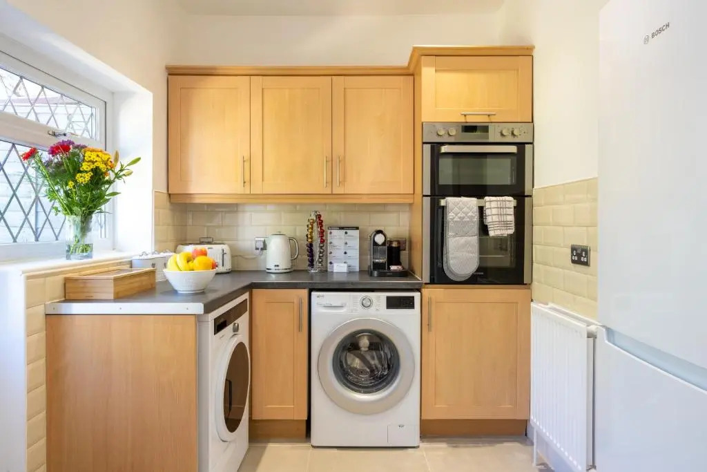 Mulberry House - Luxurious and Modern 4-Bed in Solihull near NEC,JLR, Airport, Resorts World, HS2