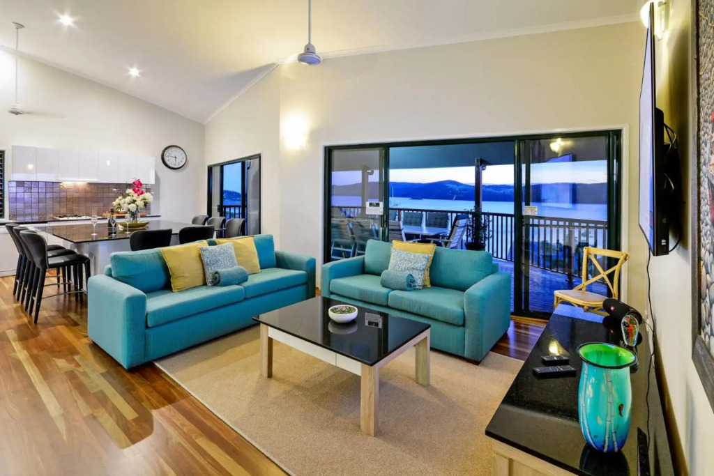 NEWLY BEAUTFULLY RENOVATED 16 The Casuarina - 3 Bedroom House With 180 Degree Ocean Views