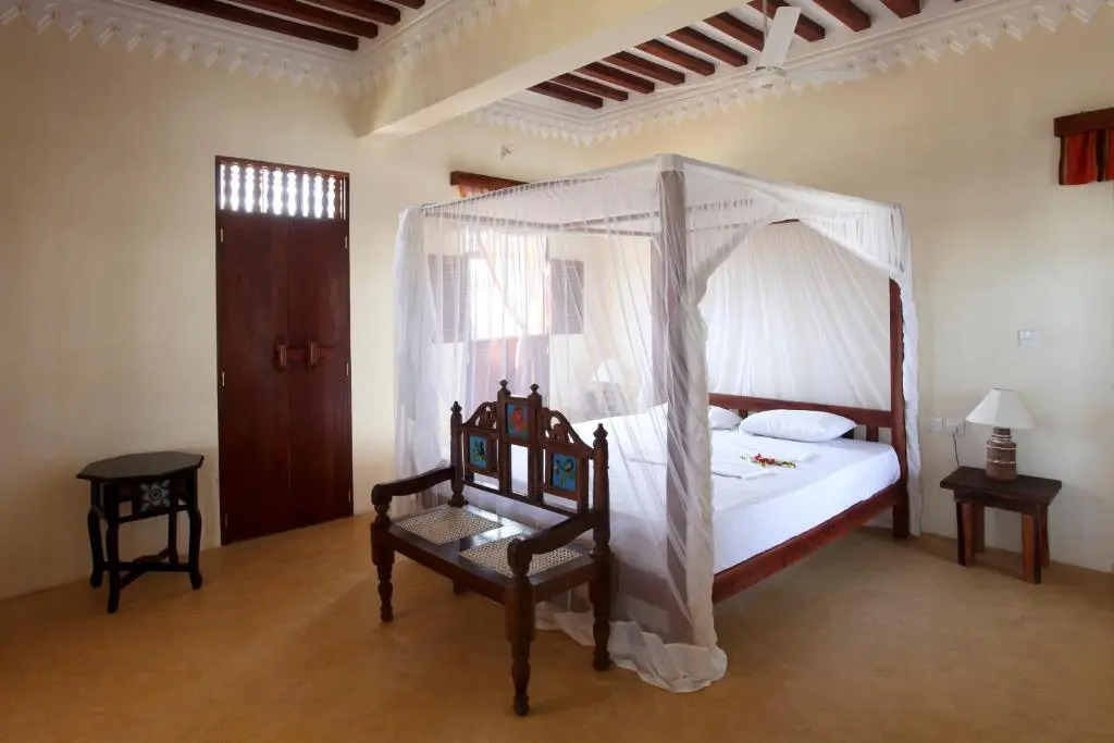 Msafini MangoTop Roof Hotel