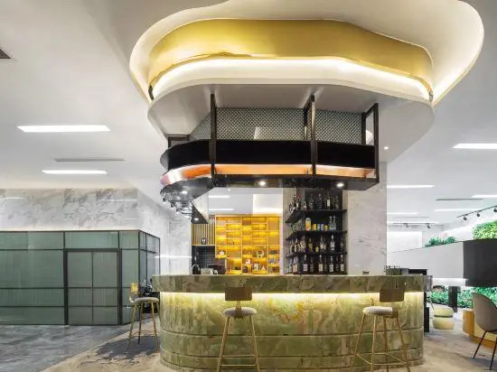 Live and Life Hotel