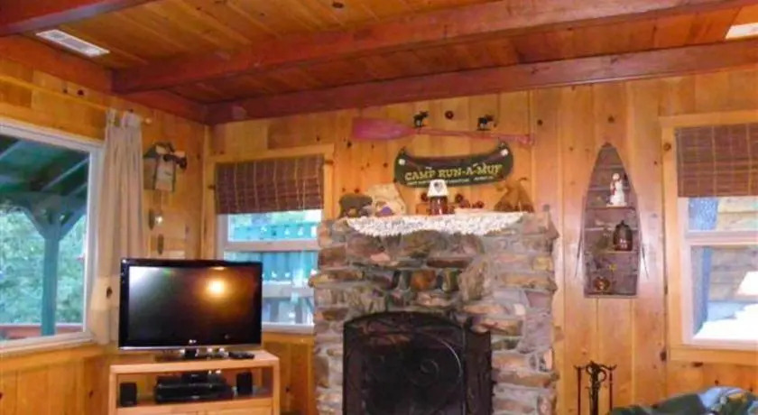 RedAwning A Huckabey Hideaway