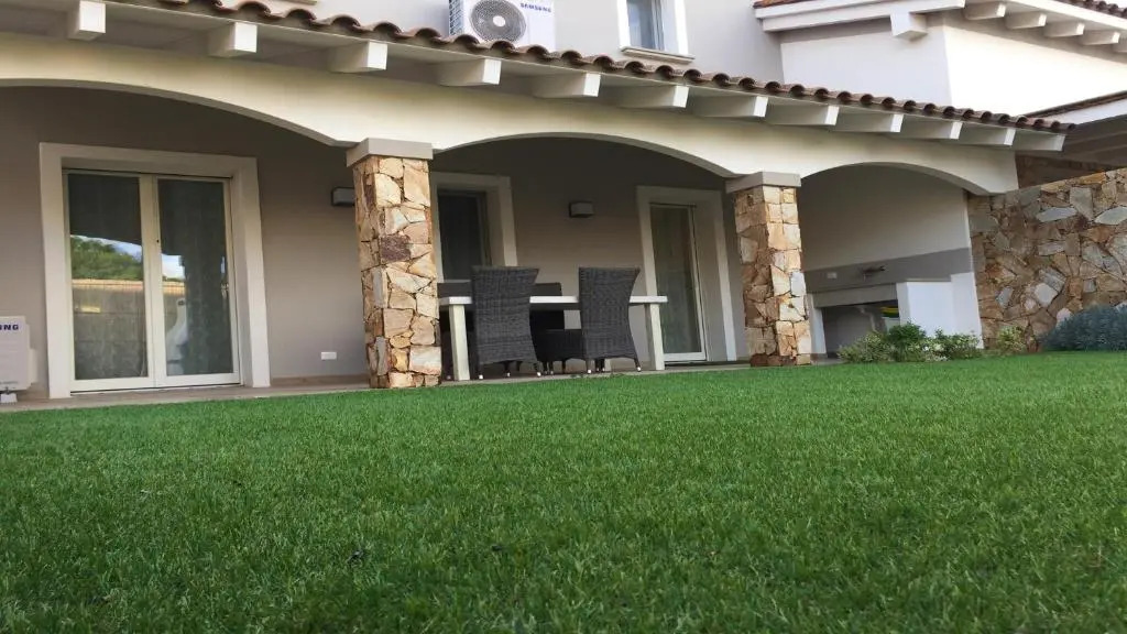 RESIDENCE ELEGANCE ville ed appartamenti a Porto Pino