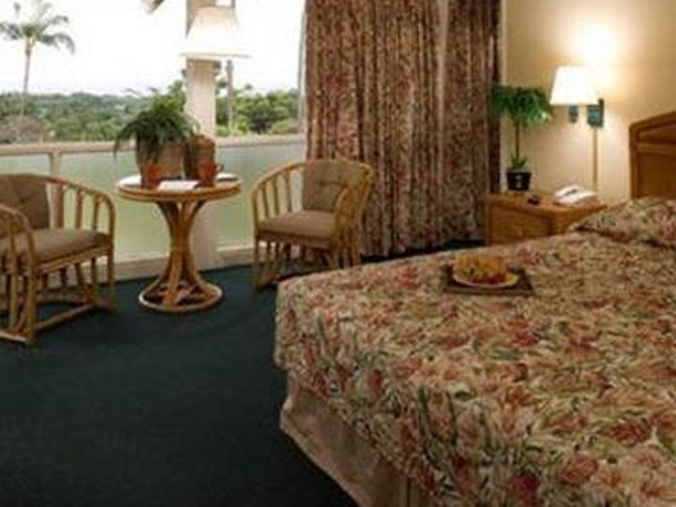 Makaha Resort & Golf Club Hotel