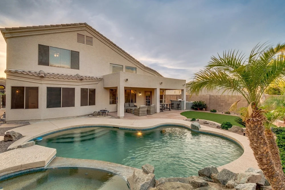 12th Way - 4 Br home by RedAwning