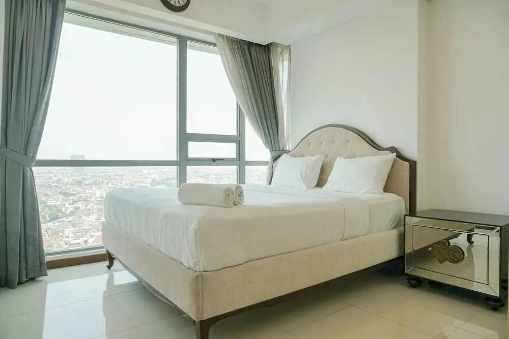 Homey with Private Lift 2BR Apartment at St. Moritz Puri near Mall