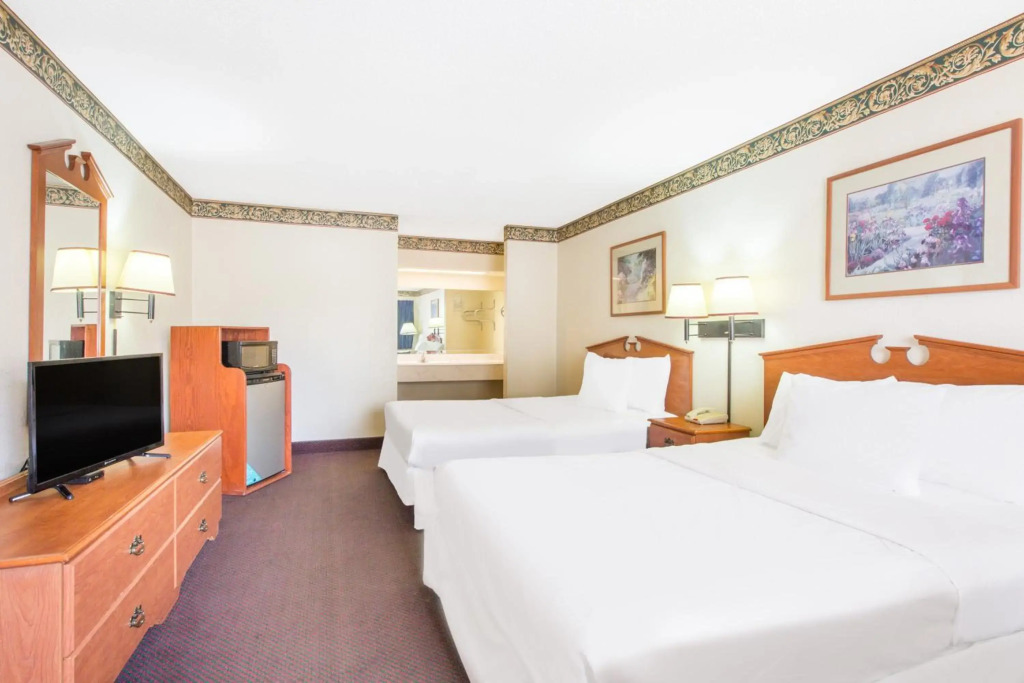 Executive Inn & Suites