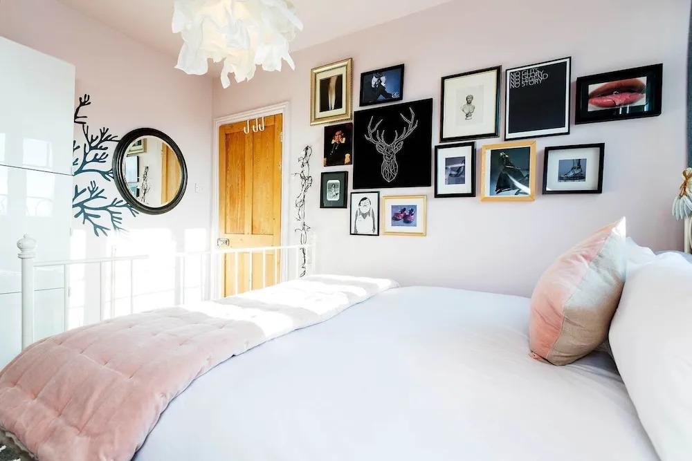 Midnight Style on Margravine Gardens