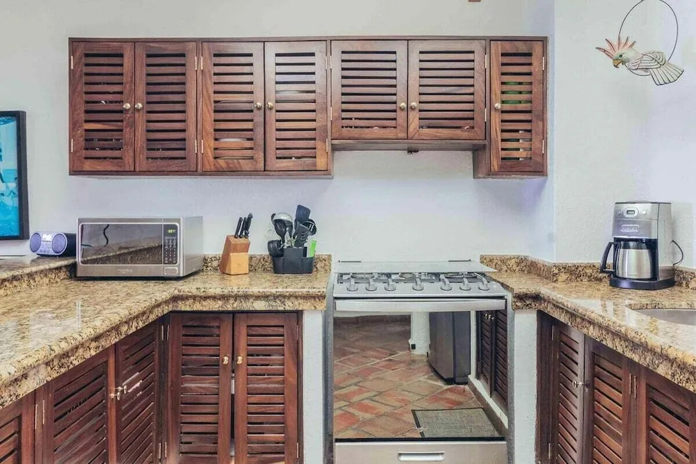 Ocean View 2Br Condo-balcony-beach-pool VDS 111