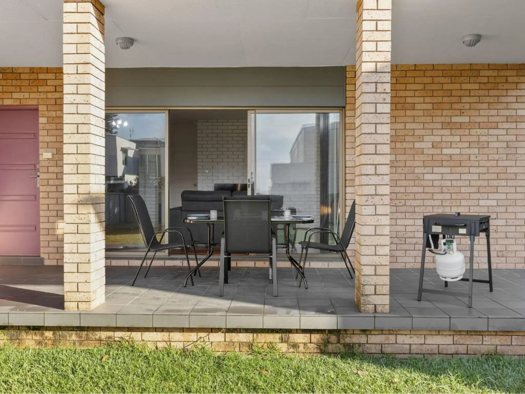 Modern and Stylish One Bedroom Pet Friendly Home Right by the Beach
