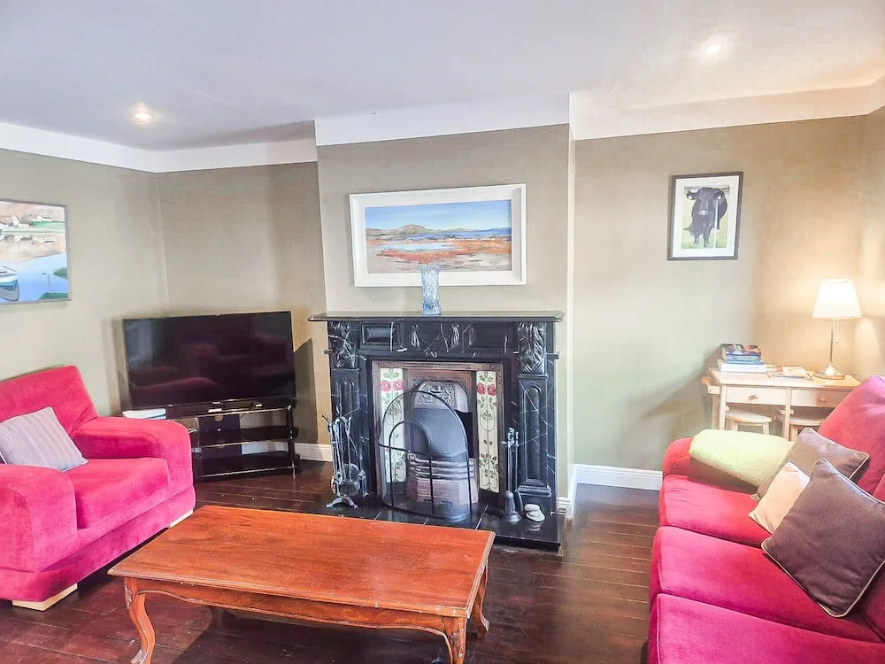 Dingle Town Holiday Home by Trident Holiday Homes