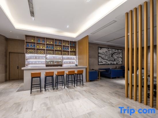 Yecheng Douhao Hotel (Haikou Yehai Avenue Zhengfa College)