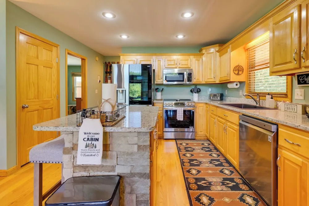 Beautiful Smoky Mountain Chalet With Game Room!