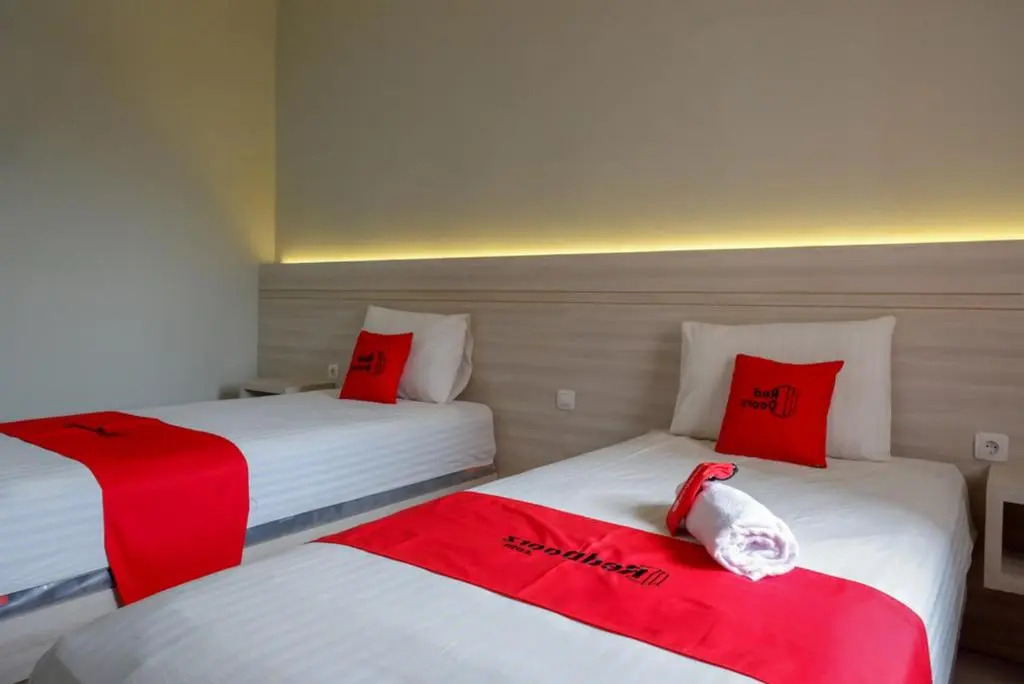 RedDoorz Syariah near PRPP Marina Semarang