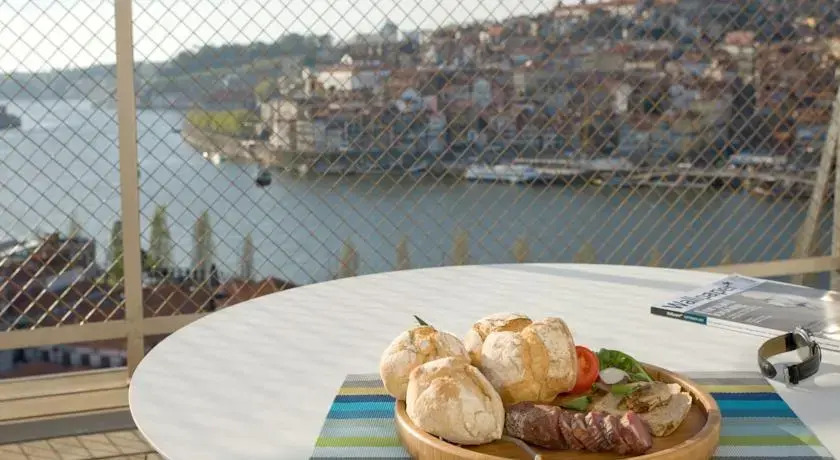 FLH - Porto Skyline House