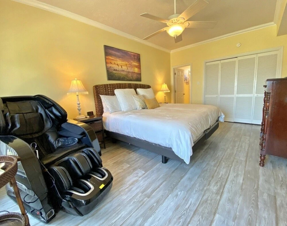 Stay Salty 3 Bedroom Home by RedAwning