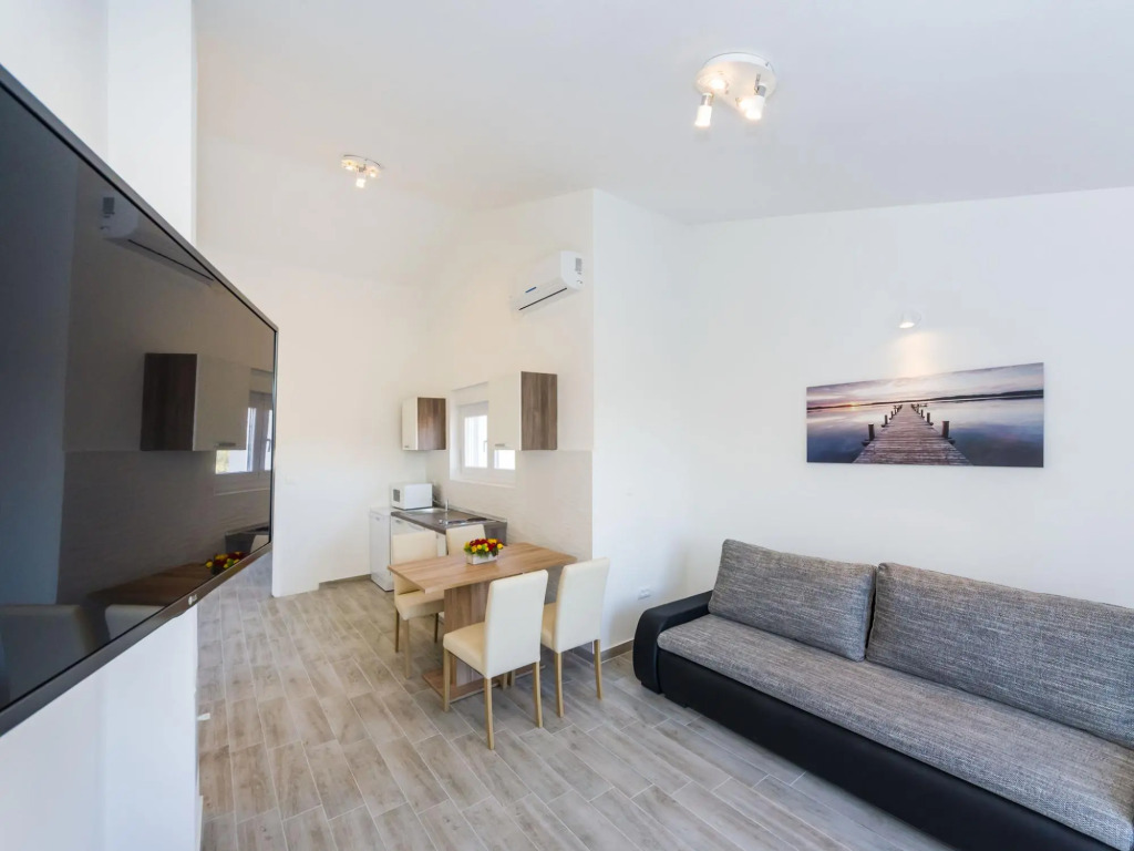 Apartment With Direct Sand Beach Access