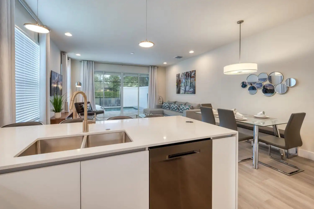 Comfortable Townhome with private pool near Disney