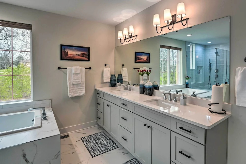 Beautiful Nashville Home Near Downtown w/ Hot Tub!