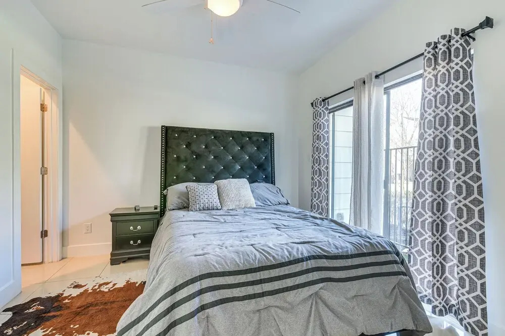 Pet-friendly Houston Townhome: 2 Mi to Downtown