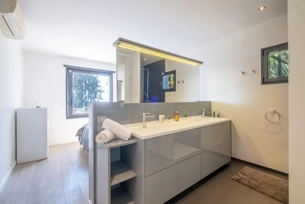 SERRENDY PENTHOUSE STYLE HOUSE Swimming pool and absolute calm!