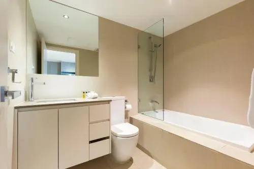 North Sydney Fully Self Contained Modern 2 Bed Apartment (16Wal)