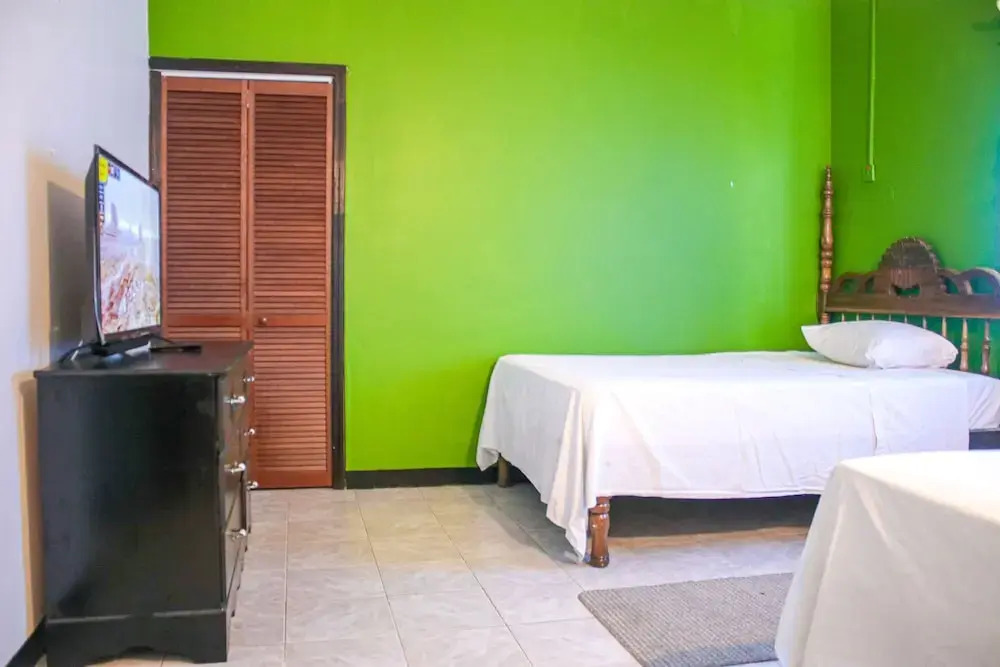 Aqua Verde- Burbon Beach Club