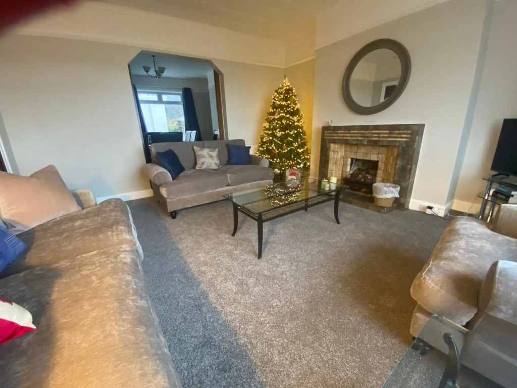 Amazing views across the Moray Firth, Private Suntrap Patio, 200m from the Beach, off street parking!