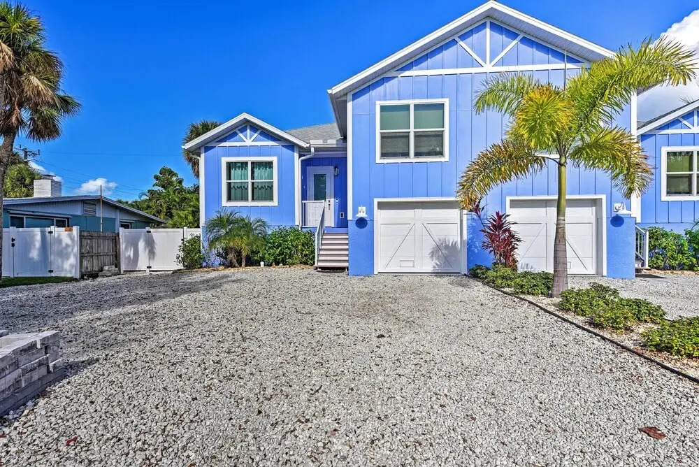 'chic on the Beach' Luxe Anna Maria Island Retreat