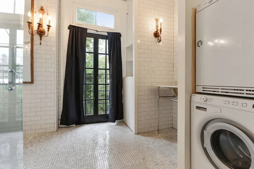 West Jones Apartment Unit #2 2 Bedrooms 1 Bathroom Apts