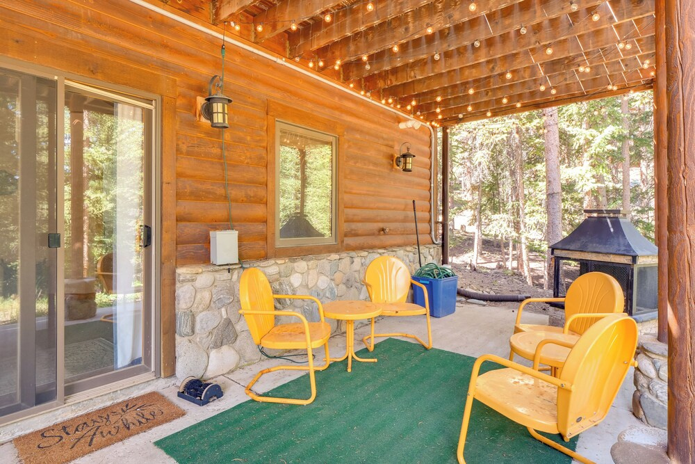 Hot Tub Hideaway w/ Views & Deck in Fairplay!